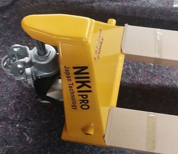 xe-nang-tay-niki2500kg-1